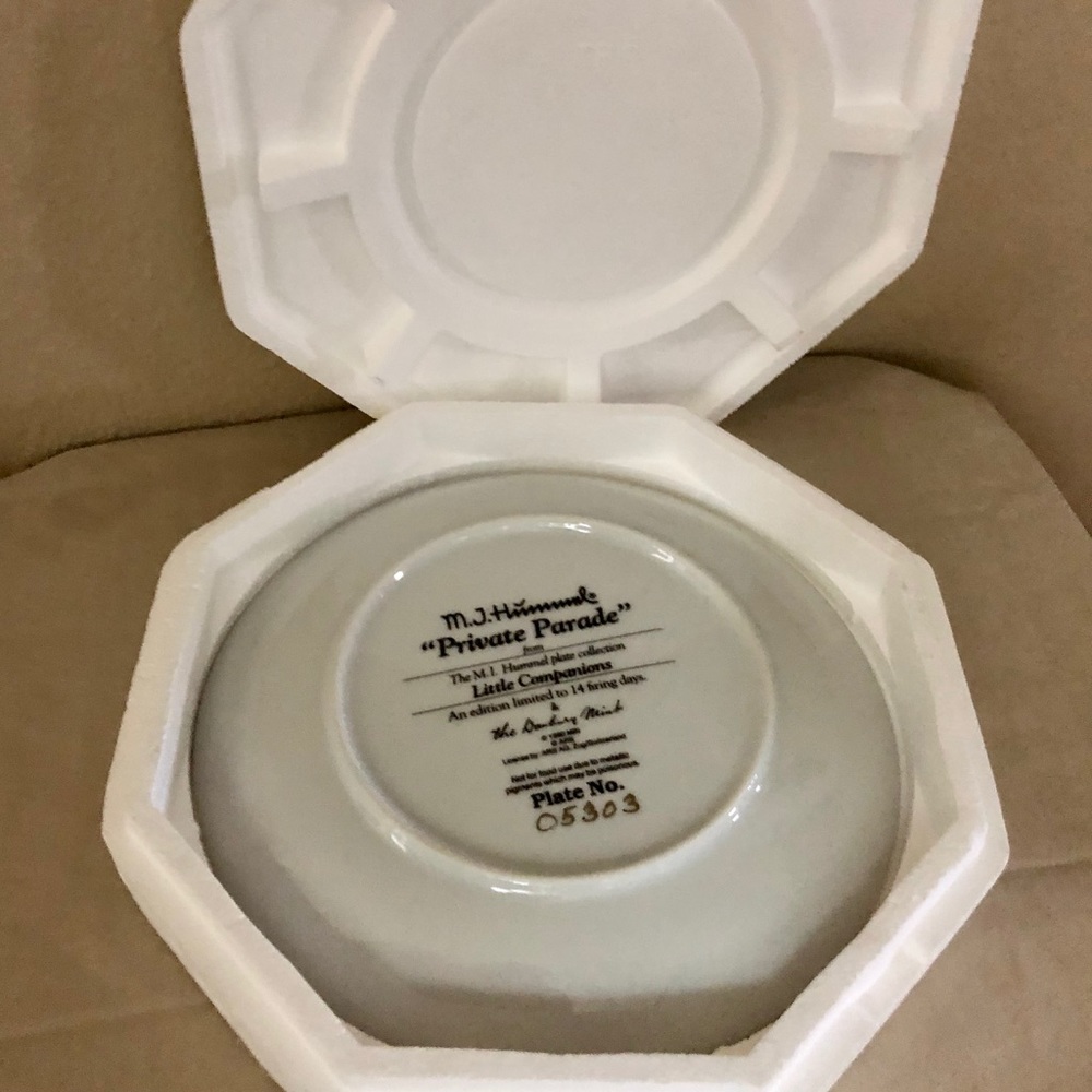 M.J. Hummel “Private Parade” Collectible Plate - Picture 6 of 6